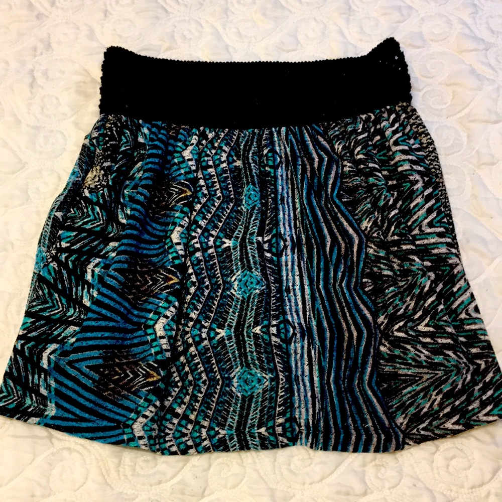 Rue 21‎ Skirt lined pull on elastic waist Black Blue multi Size S